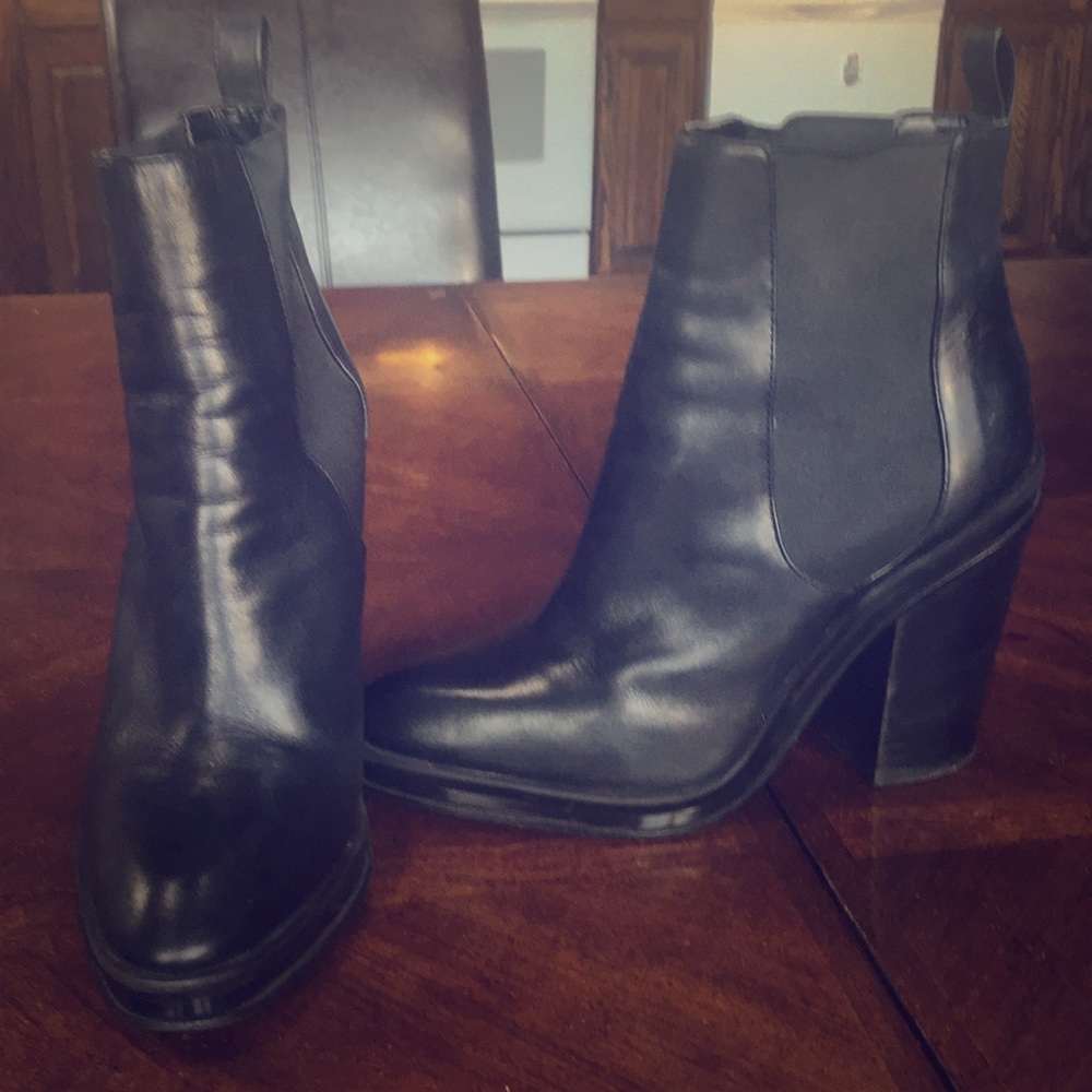 Leather Aldo Chelsea boot heels